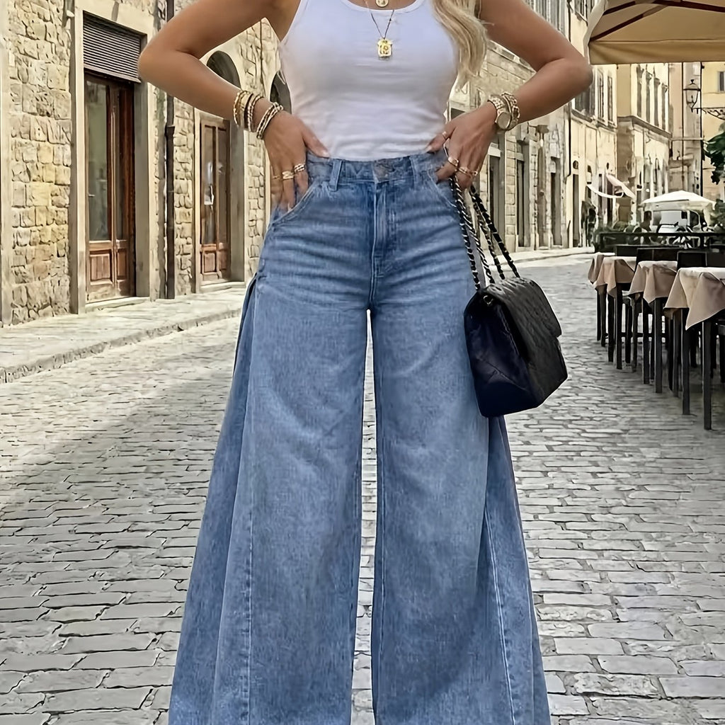 Ausgestellte High-Waist Jeans mit weitem Bein und Fransensaum