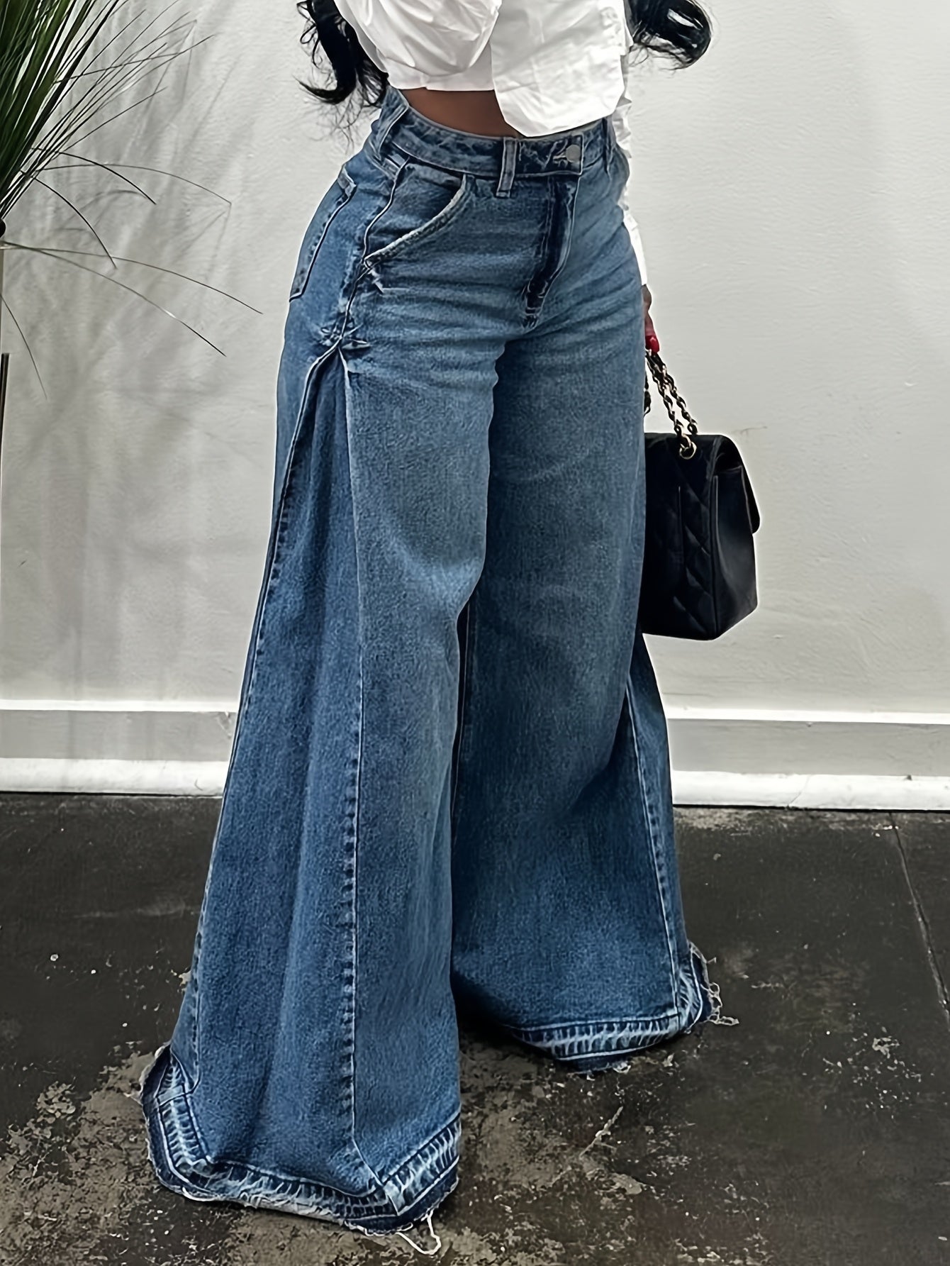 Ausgestellte High-Waist Jeans in Hellblau mit weitem Bein