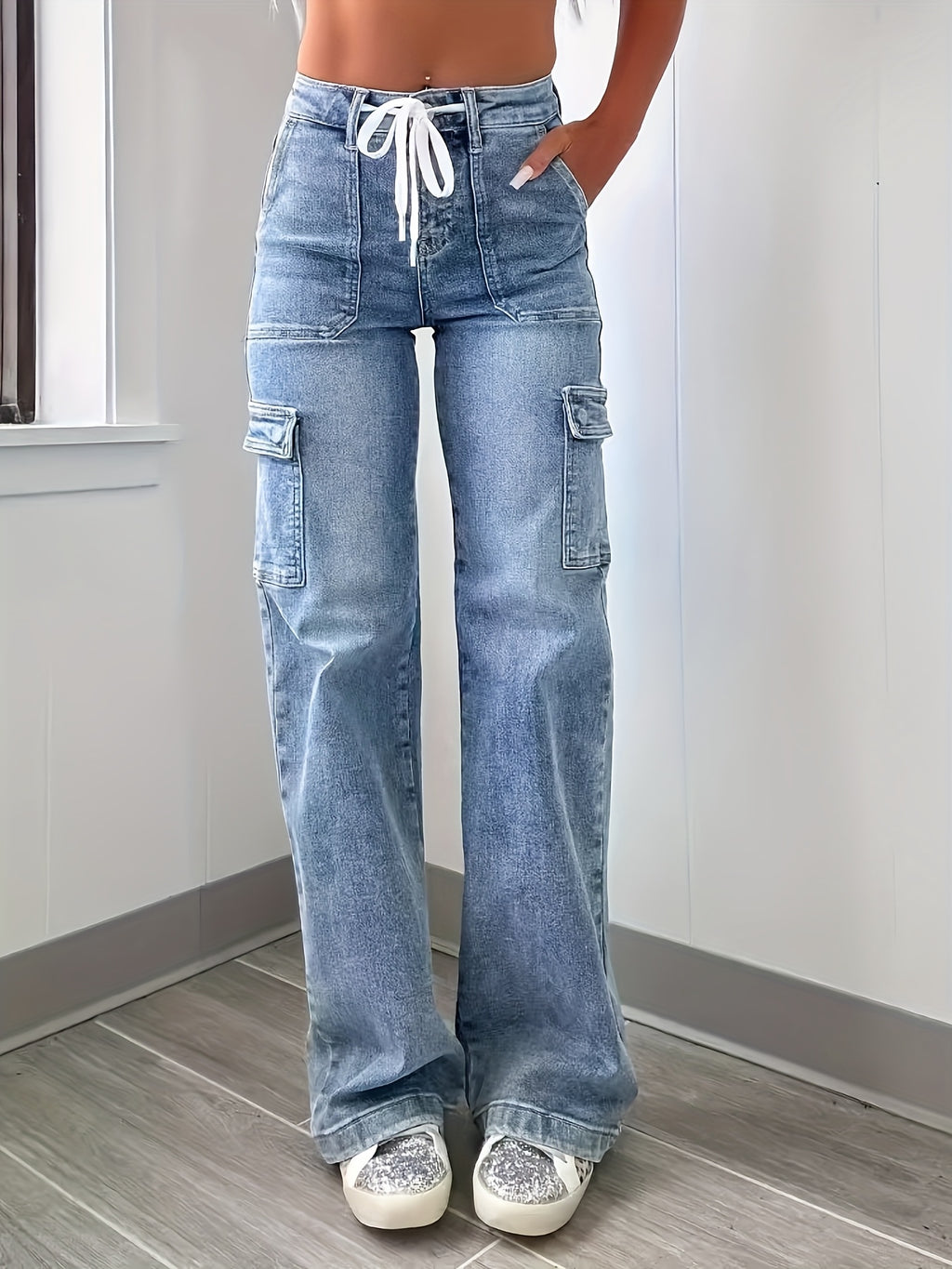 Lässige Cargo Jeans mit Kordelzug und vielen Taschen
