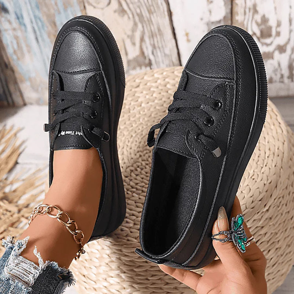 Sneaker Schnürer minimalistisch Schwarz