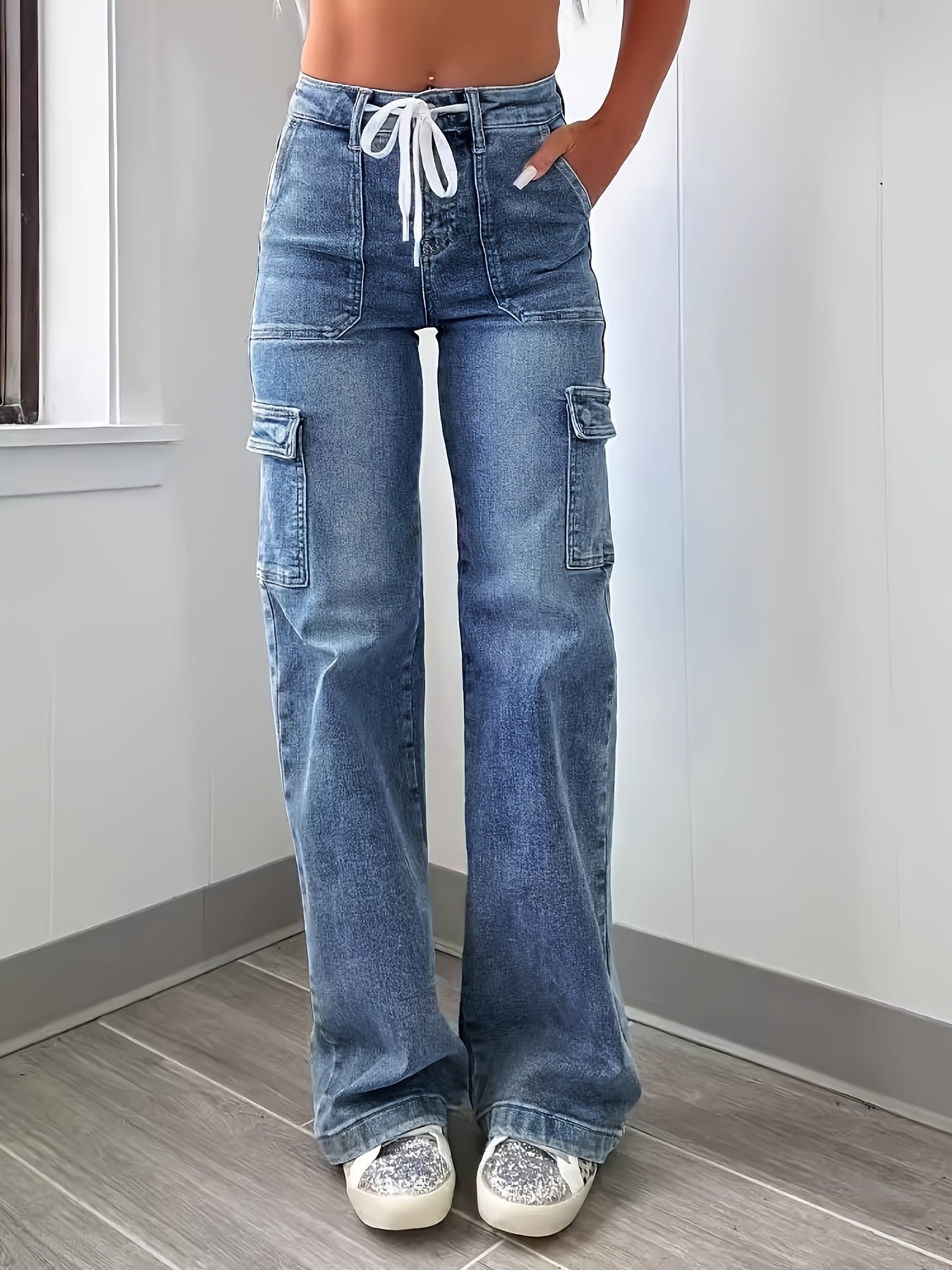 Lässige Cargo Jeans mit Kordelzug und vielen Taschen