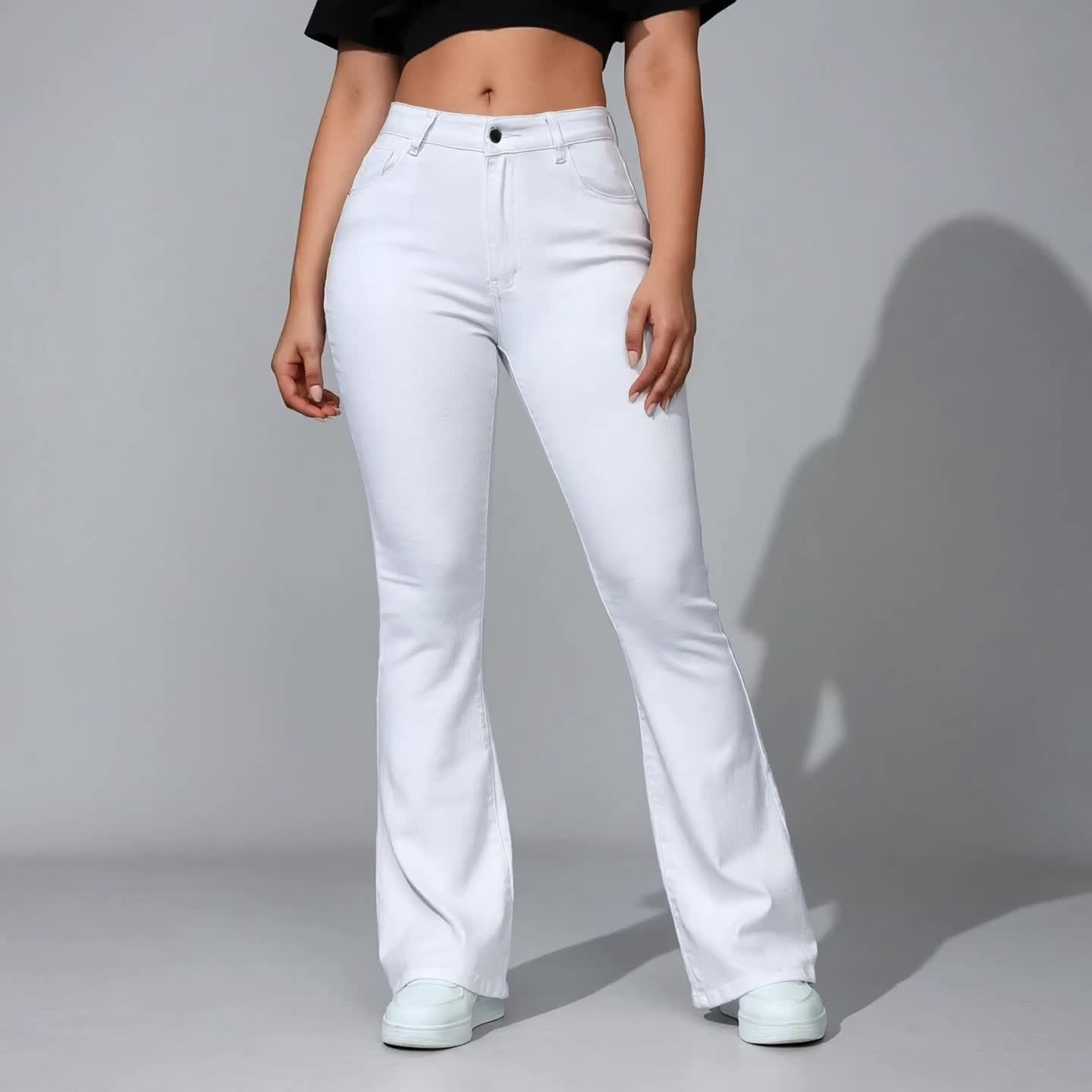 Weiße Wide-Leg Jeans mit hoher Taille und mehreren Taschen