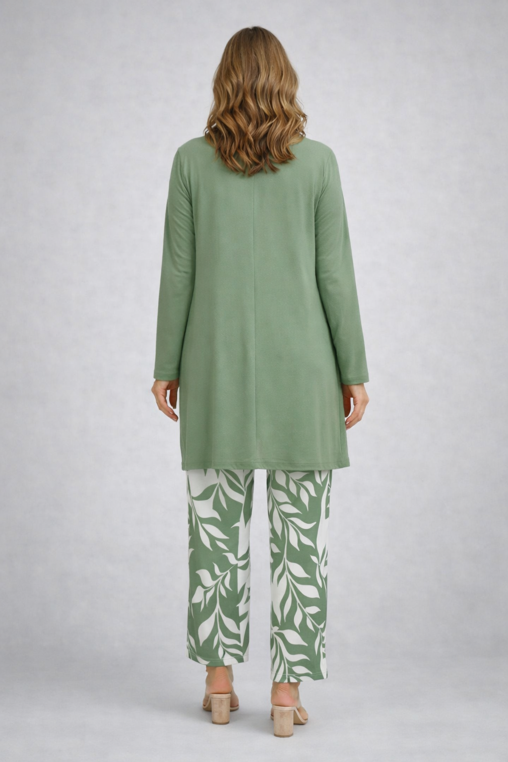 Dreiteiler Set Cardigan Oberteil und weite Hose Ansicht