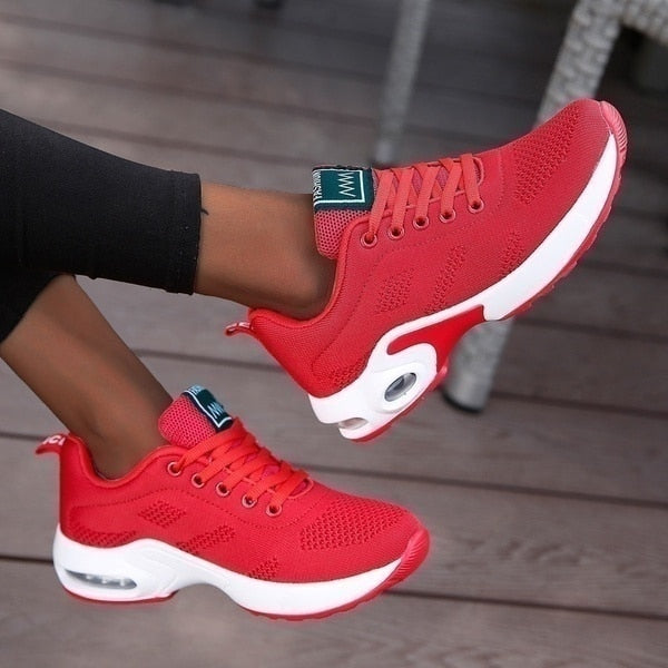Orthopädische Sneaker mit bequemer Dämpfung