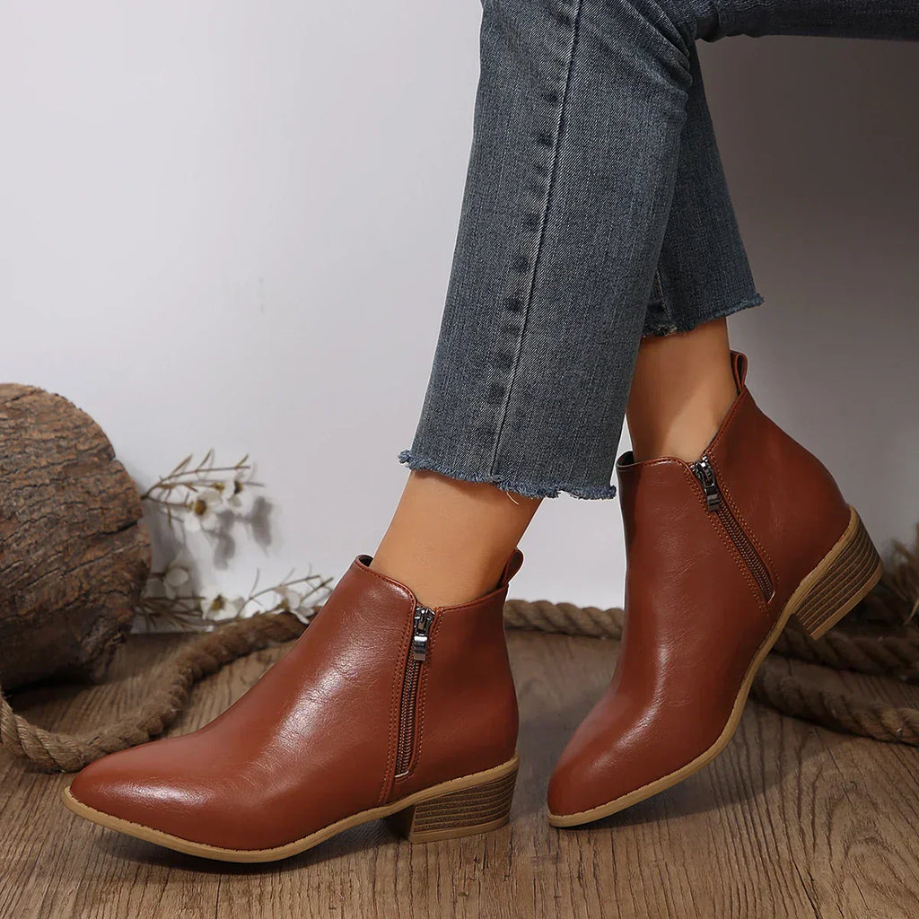 Stiefeletten mit Reißverschluss getragen