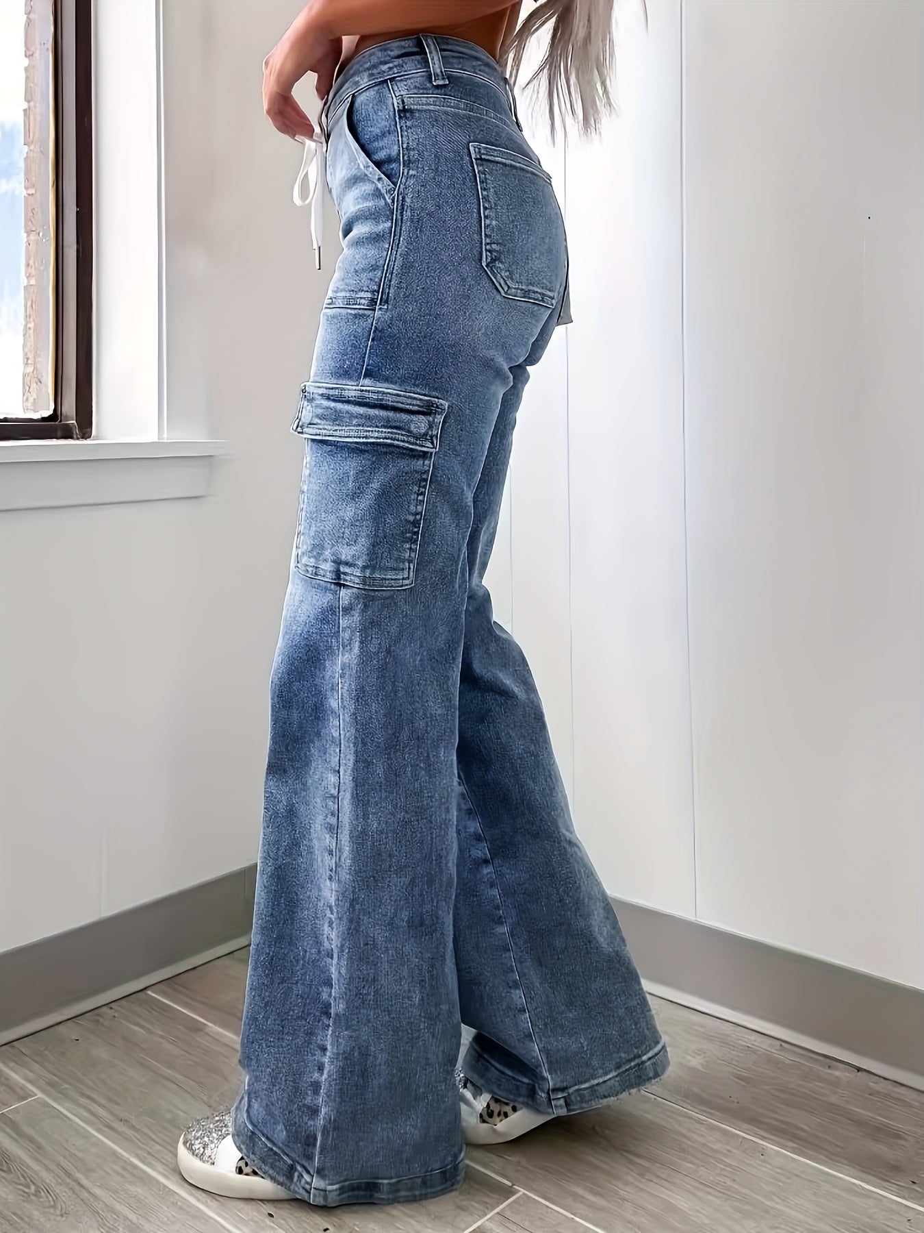 Lässige Cargo Jeans in Hellblau mit Kordelzug und Taschen