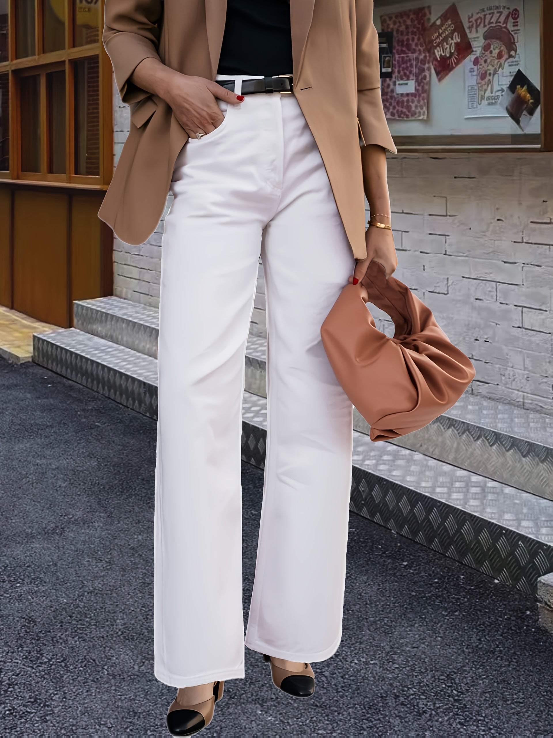 Weiße Wide-Leg Jeans mit hoher Taille und mehreren Taschen