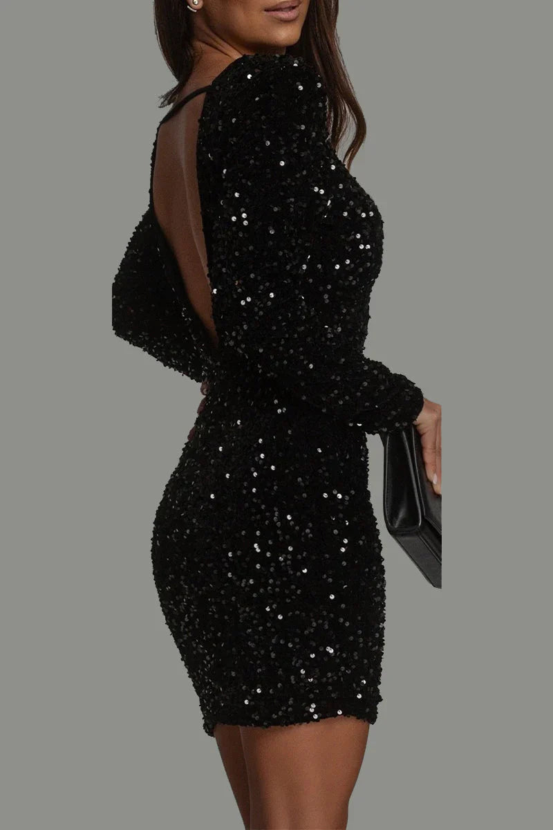 Rückenfreies Partykleid als glitzerndes Pailletten Minikleid