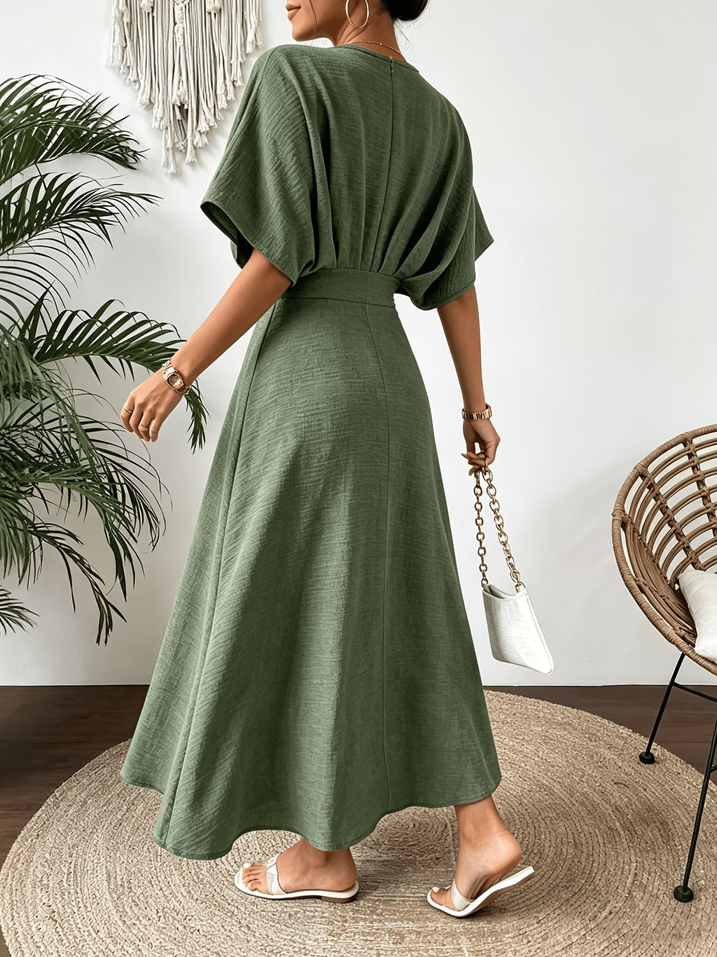 Elegantes Sommerkleid mit V-Ausschnitt und Fledermausärmeln