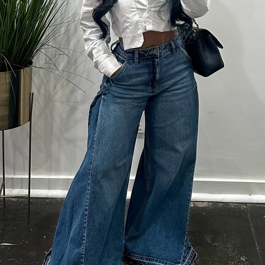 Ausgestellte High-Waist Jeans mit weitem Bein und Fransensaum