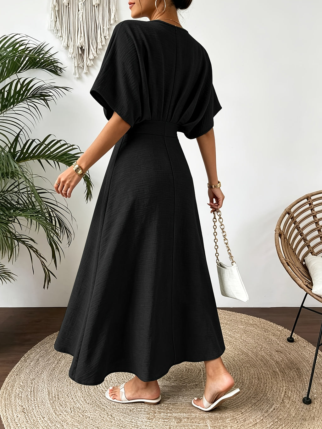 Elegantes Sommerkleid mit V-Ausschnitt und Fledermausärmeln