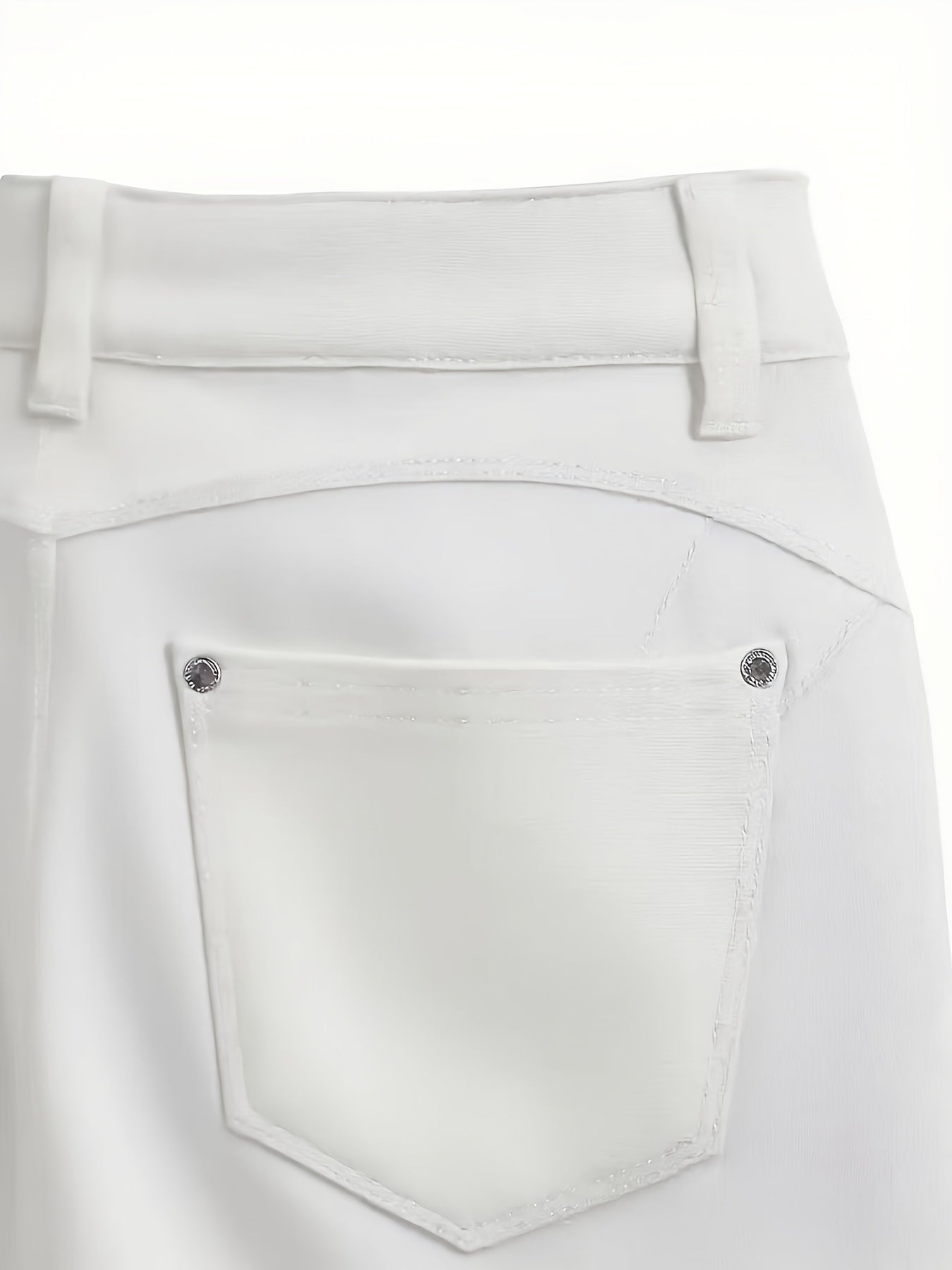 Weiße Slim-Fit Jeans mit Nieten und mittlerer Bundhöhe